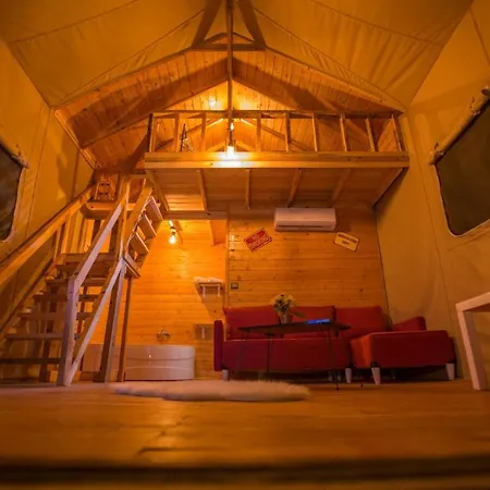 בקתה The Hill Glamping *