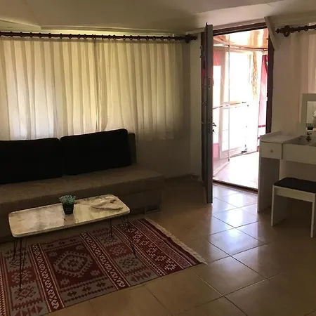 The Hill Glamping בקתה