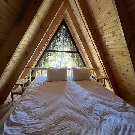 The Hill Glamping בקתה