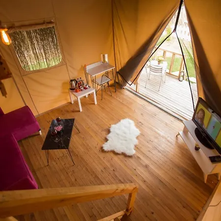 The Hill Glamping בקתה *