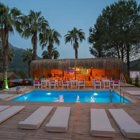 בקתה The Hill Glamping Çıralı